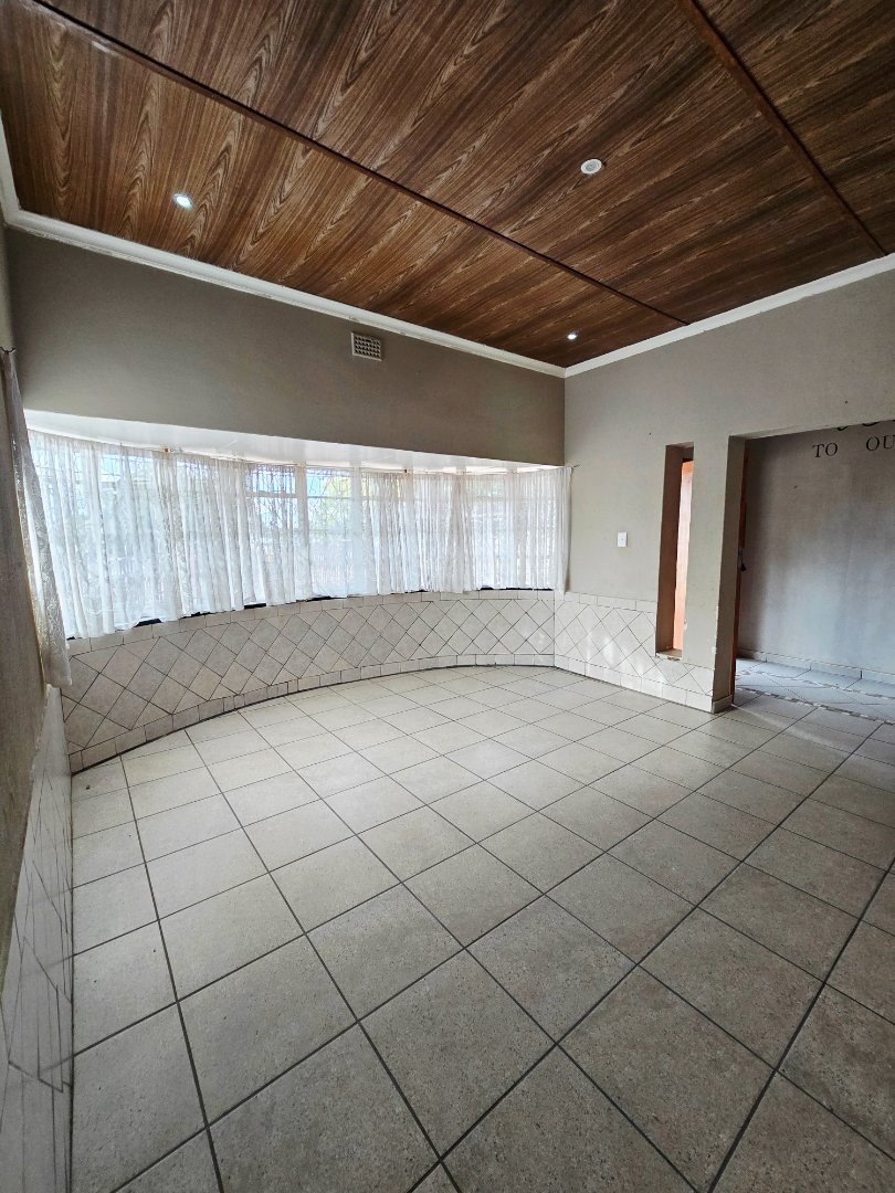 5 Bedroom Property for Sale in Elandia North West